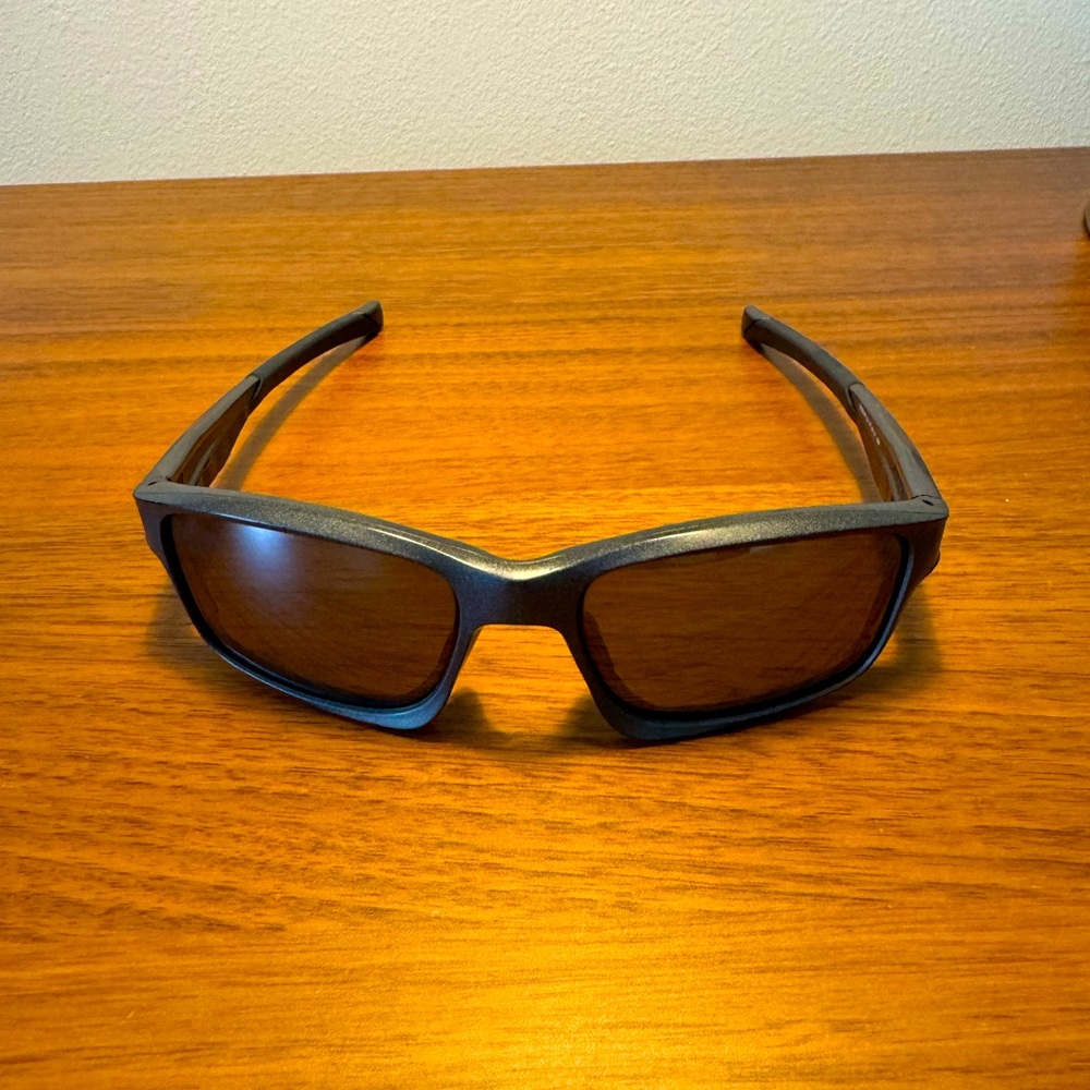 Men’s Oakleys with red logo